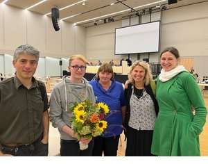 Nach fast 6 Stunden Kreistagssitzung wurde Martin Krell (2.v.l.) von der Fraktion (l. Falk Jagszent, r. Kathrin Grumbach, Monika Göpper und Kathleen Reetz) verabschiedet.