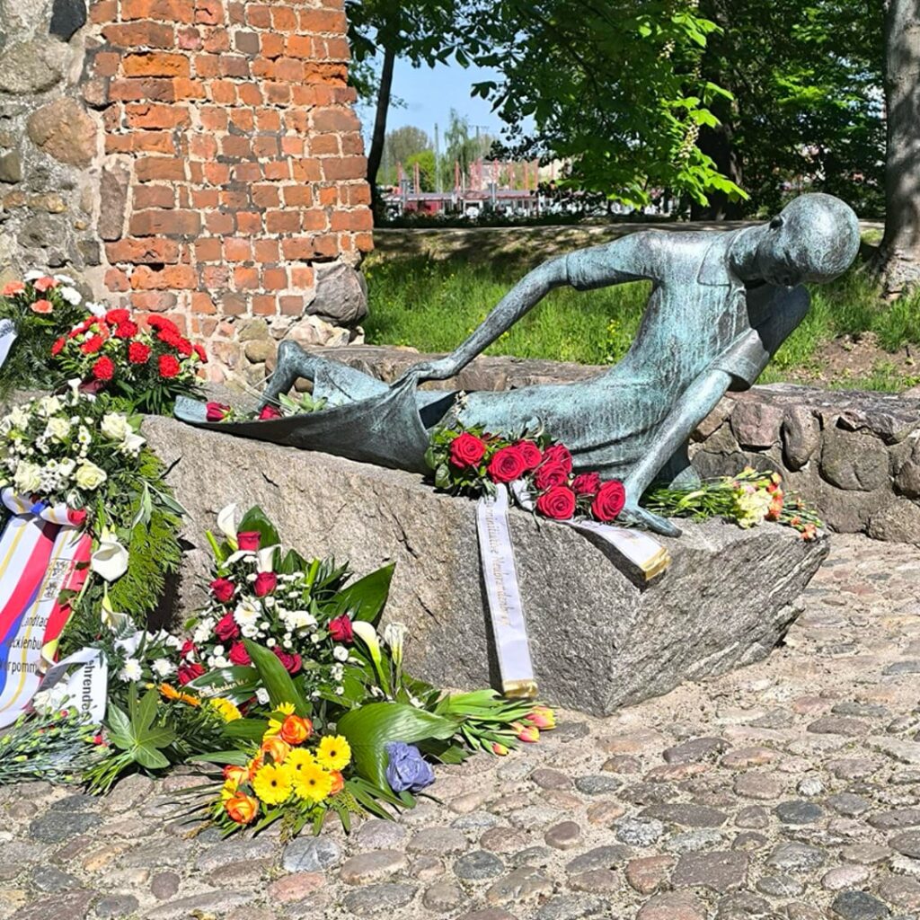 Gedenken an Frauenopfer in Neubrandenburg